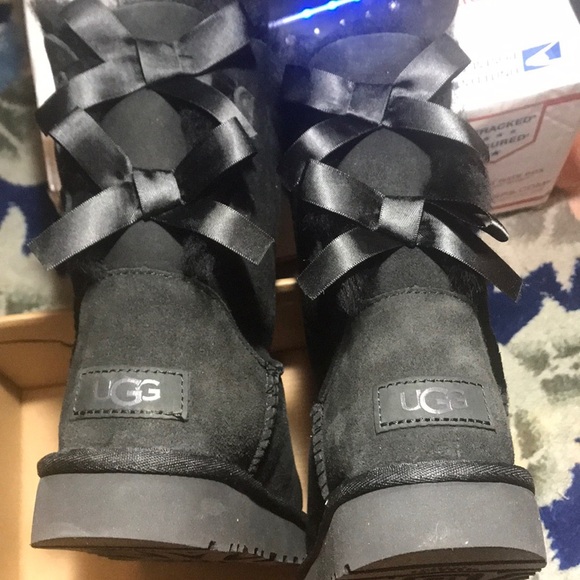 UGG Ladies Bailey Bow II Black Boot Size 6 - Picture 12 of 12